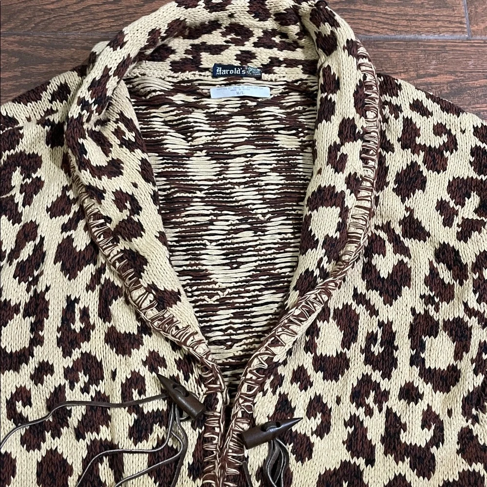 Harold’s vintage knitted by hand leopard grandpa sweater, whipped stitch design - Picture 7 of 8